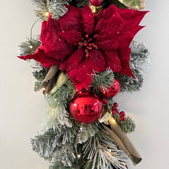 Festive Swag With Lights - Picture 3 of 4